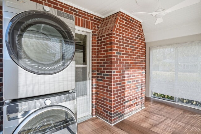 Building Photo - 32 Moore Dr