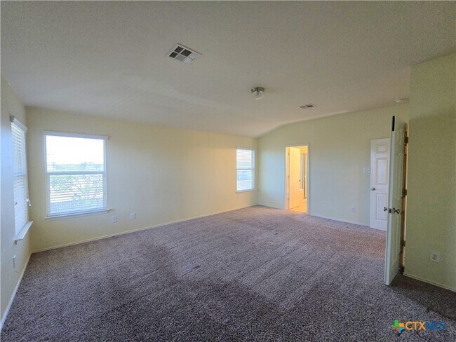 Building Photo - 5000 Willamette Ln