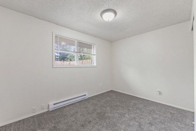 Building Photo - Move in ready! 2 bed 1 bath Olympia duplex!