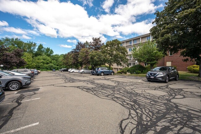 Building Photo - 4 Duck Pond Rd