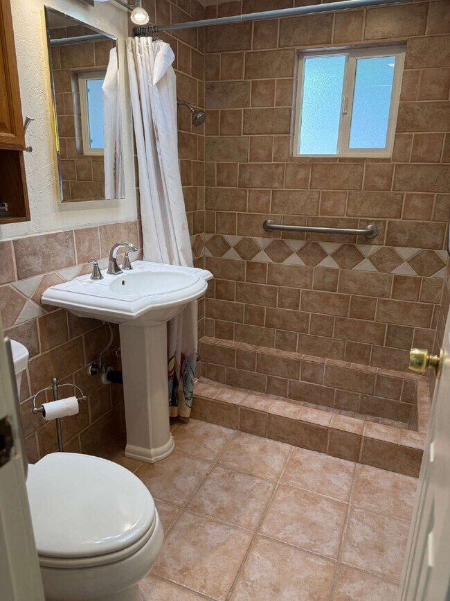 Building Photo - 5360 El Arbol Dr