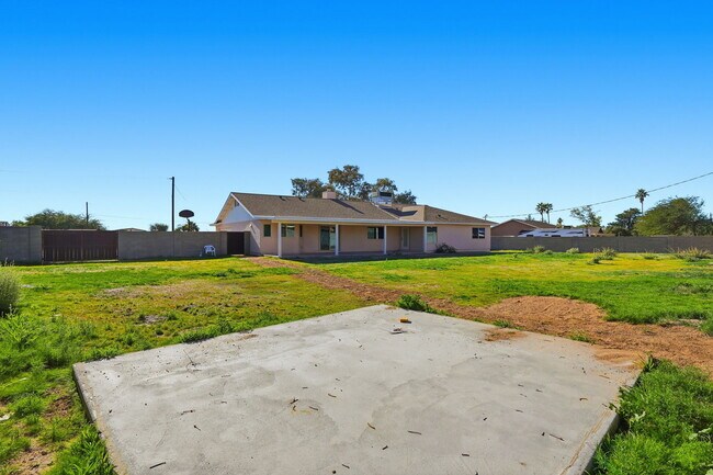 Building Photo - 7016 E Menlo St