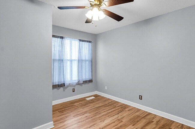Building Photo - 206 Pine Shadow Dr