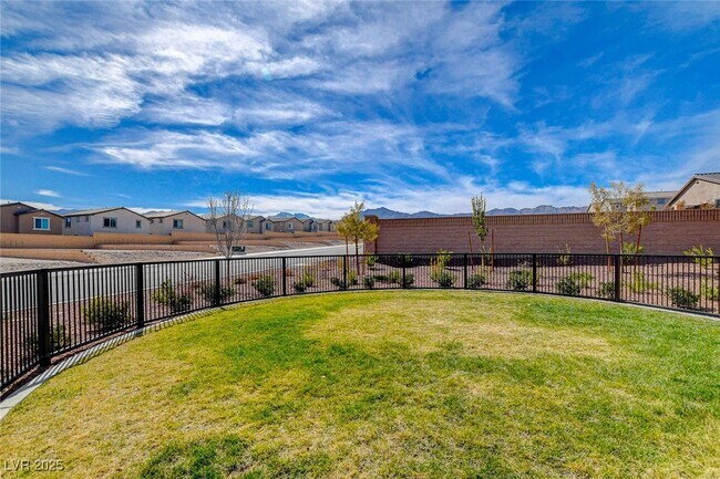 Building Photo - 10924 Chipotle Ave
