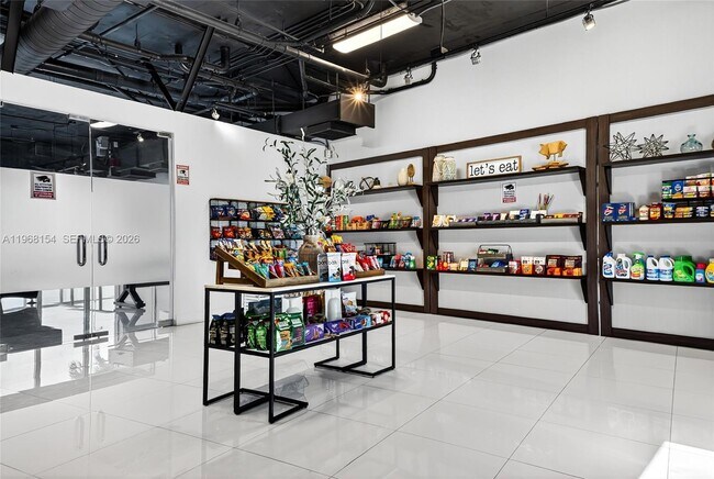 Building Photo - 601 NE 36th St