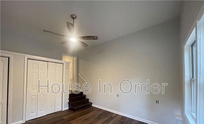 Building Photo - 220 Meredith Lp