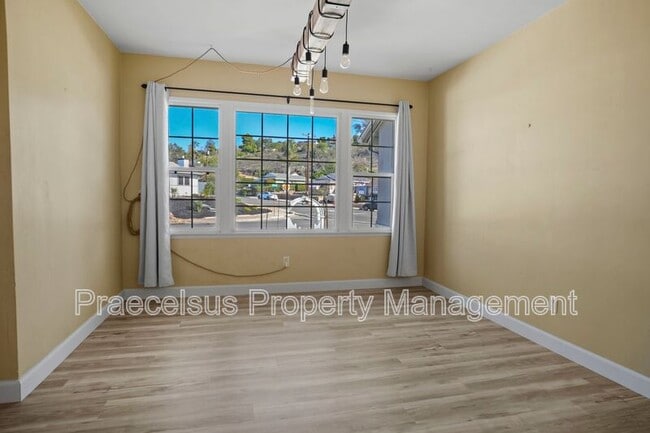 Building Photo - 5960 Nagel St