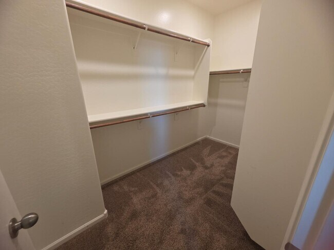 Building Photo - 9 S 195th Ln