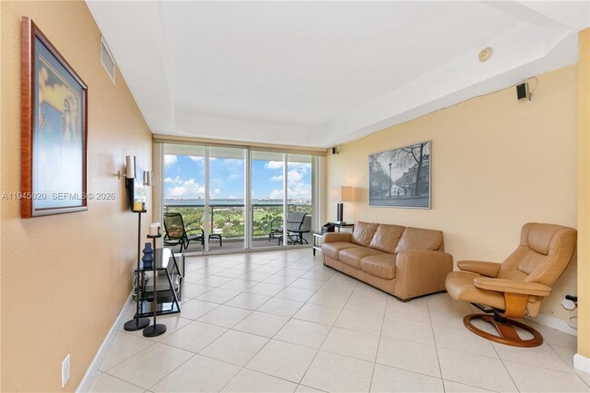 Building Photo - 5600 Collins Ave