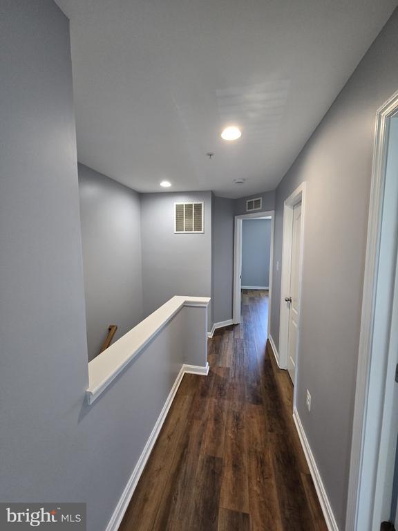 Building Photo - 7720 Village Park Dr