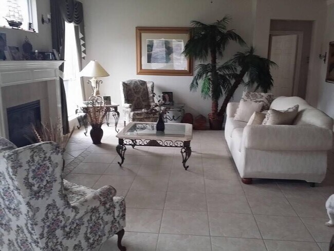 Building Photo - 2322 Trotter Dr