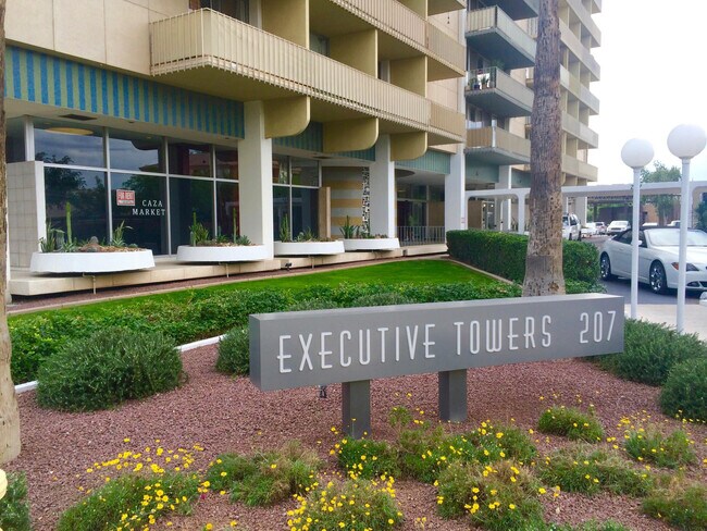 Building Photo - 207 W Clarendon Ave