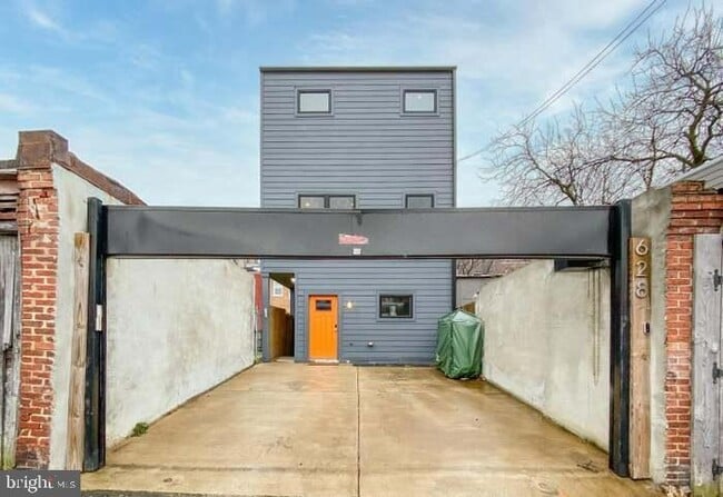 Building Photo - 628 I St NE