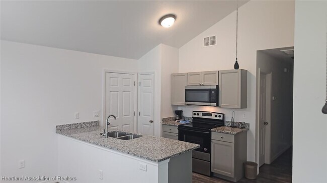Building Photo - 15028 SW 24th Pl