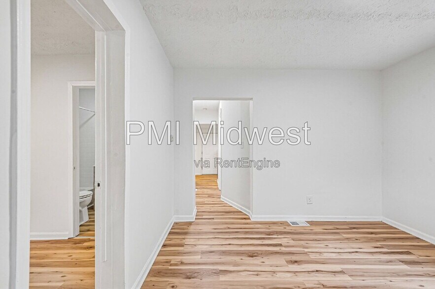 Building Photo - 3118 W 9th St