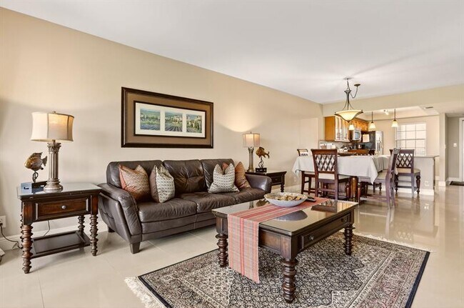 Building Photo - 605 Oaks Dr