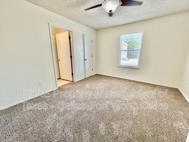 Building Photo - 824 Blue Ridge Dr