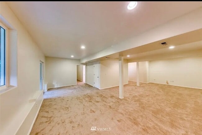 Building Photo - 8661 Sungate Pl NE