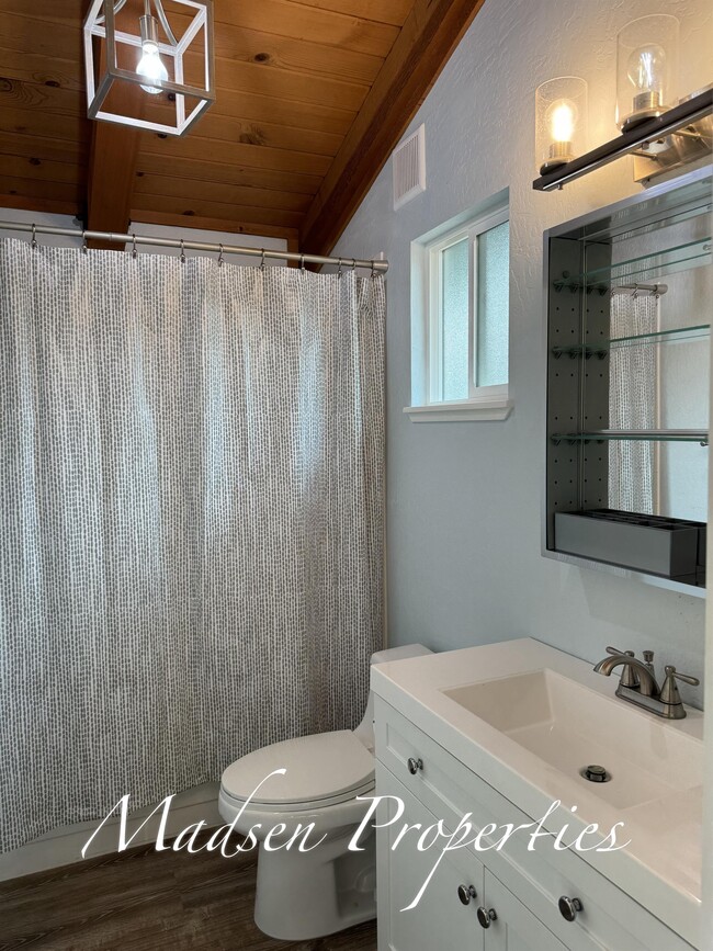 Building Photo - 20 Fairhill Dr