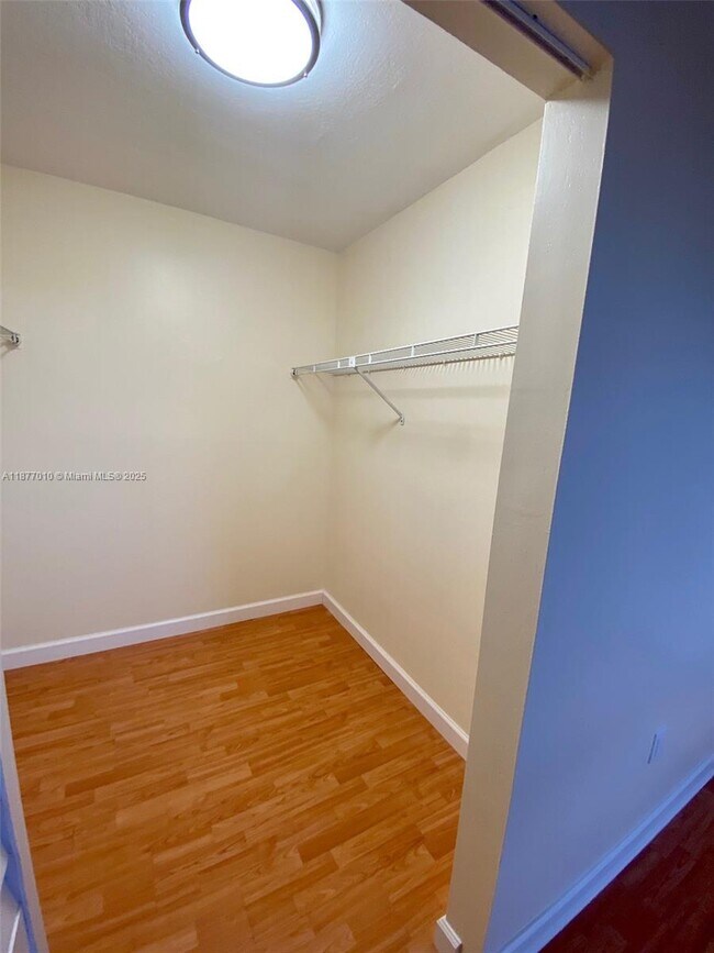 Building Photo - 8881 Fontainebleau Blvd