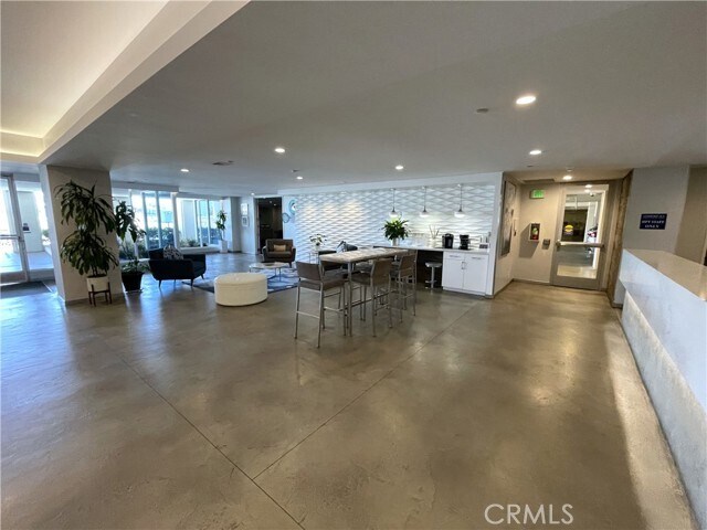 Building Photo - 525 E Seaside Way