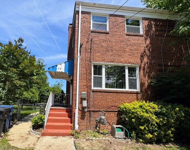 Building Photo - 22 Underwood Pl