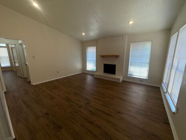 Building Photo - 3149 Tudor Ln