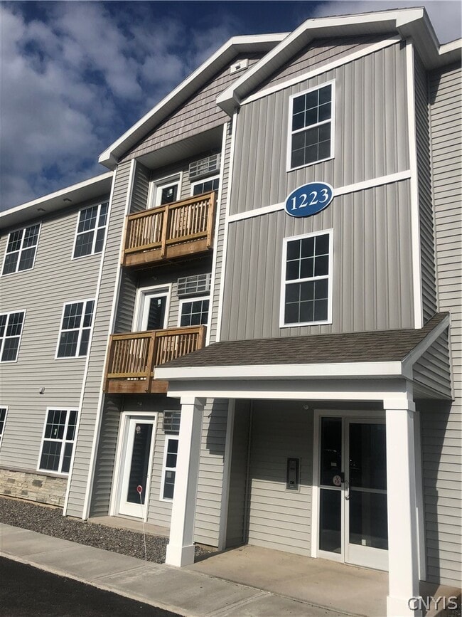 Building Photo - 1223 Tulip St