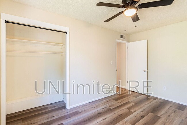 Building Photo - 2926 N Steves Blvd