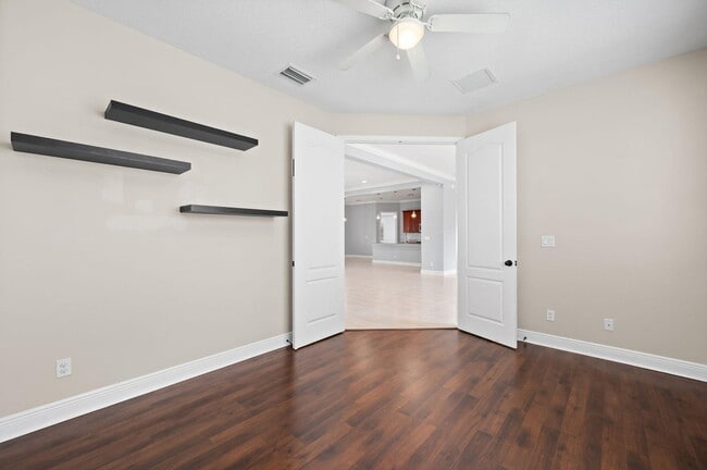 Building Photo - 1411 SW Hackensack Ave