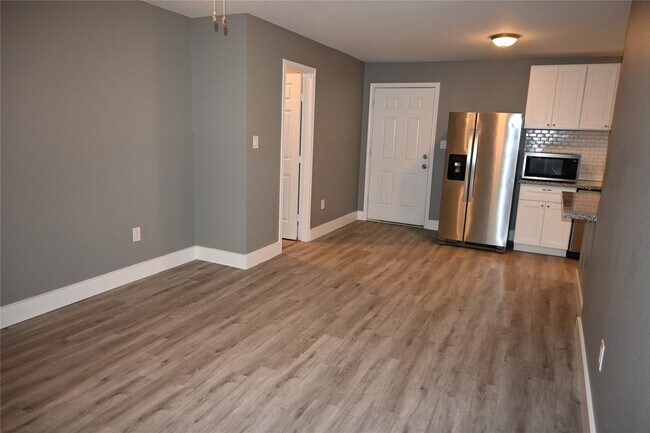 Building Photo - 510 Glen Cove Blvd