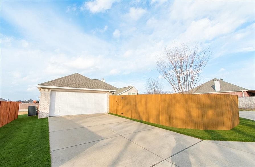 Building Photo - 234 Silvercreek Dr