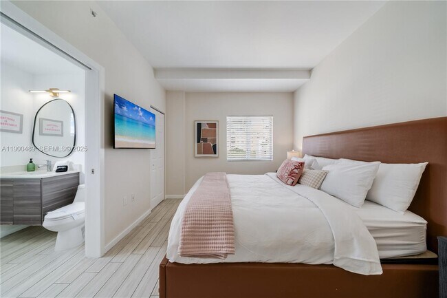 Building Photo - 481 NE 29th St