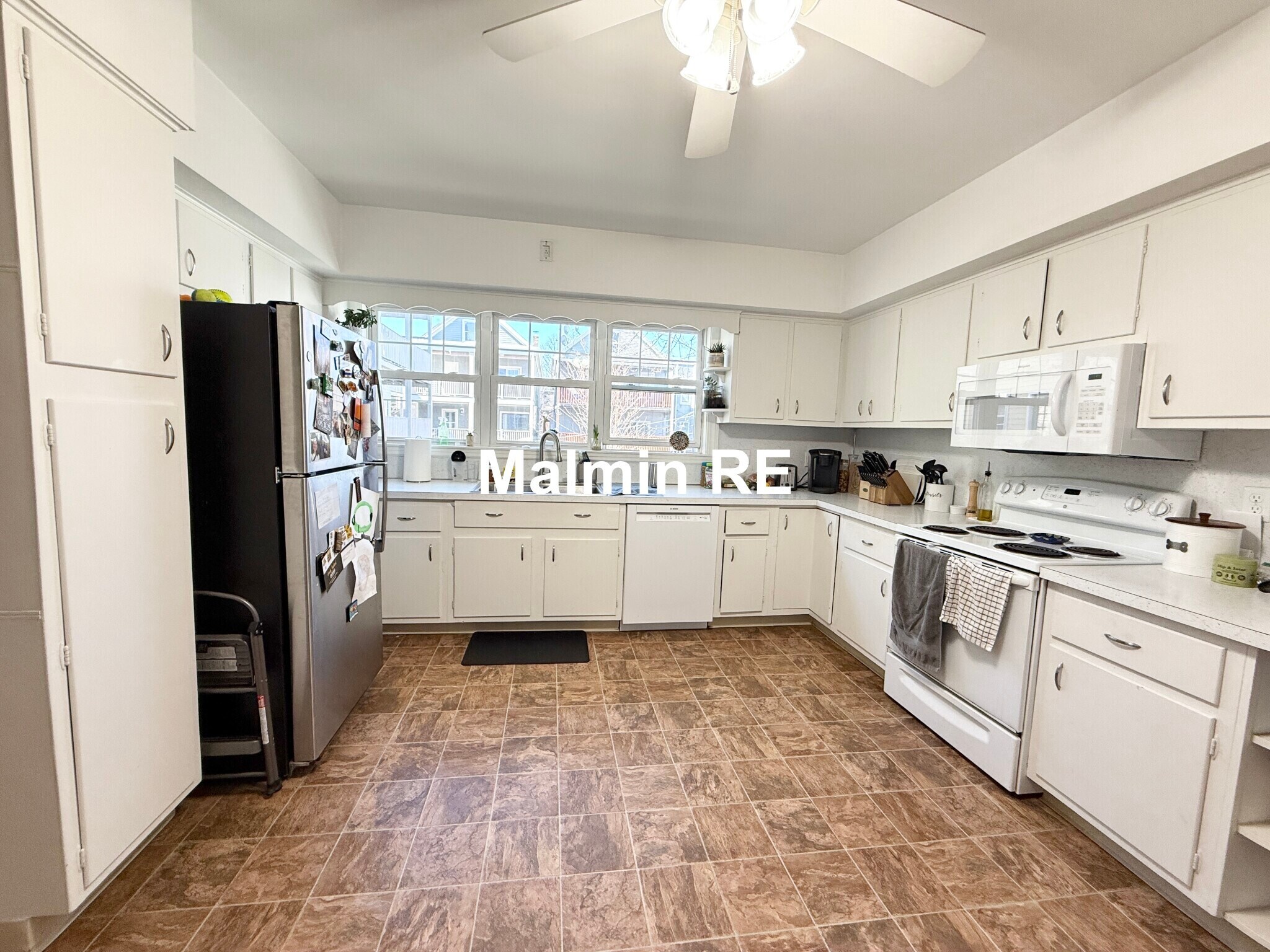 Building Photo - 920 E 4th St