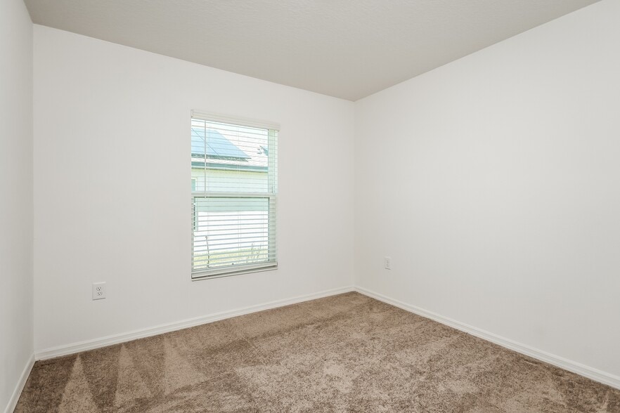 Building Photo - 1635 Swan Lake Cir