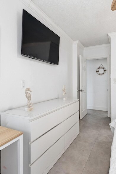 Building Photo - 3000 Riomar St