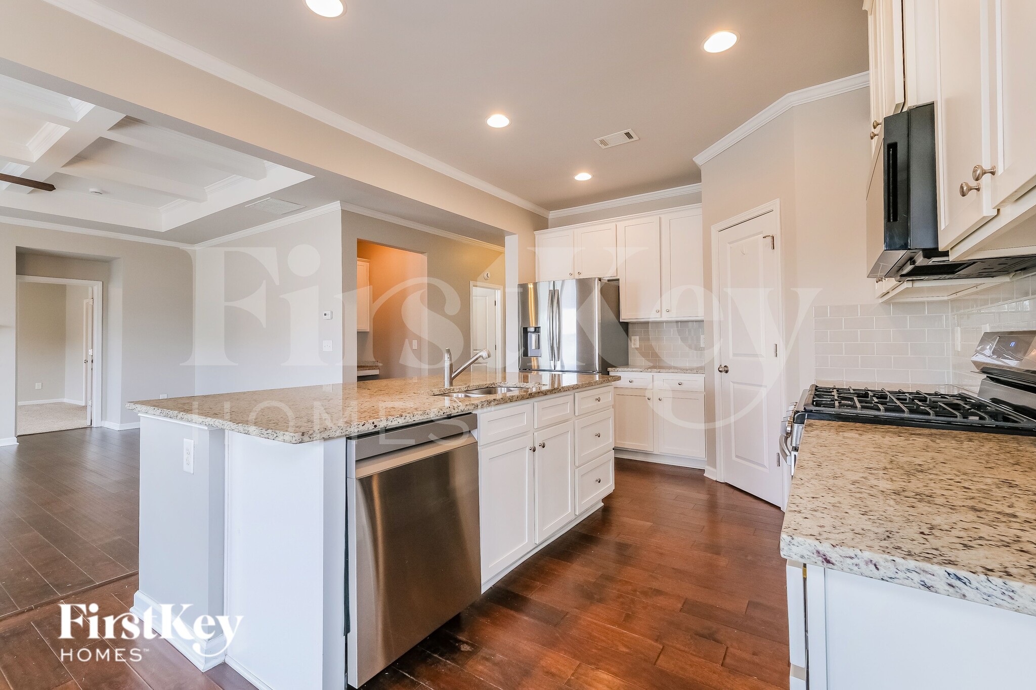 Building Photo - 4475 Clubside Dr