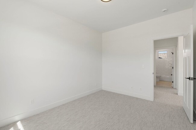 Building Photo - 115 Elevation Dr