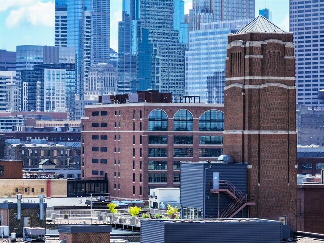 Building Photo - 700 N Washington Ave