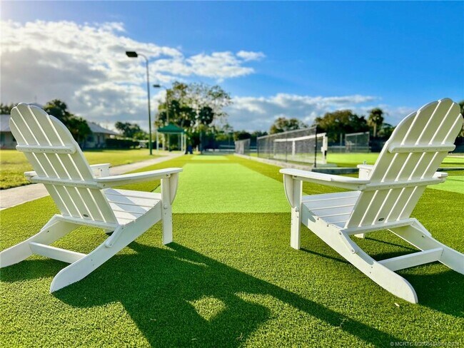 Building Photo - 2225 SW Creekside Dr