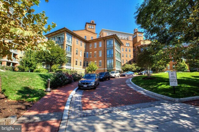 Building Photo - 2425 L St NW