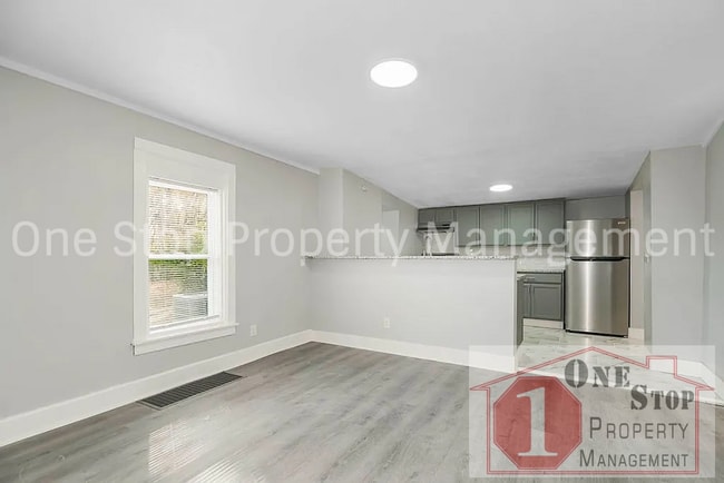 Building Photo - Charming 4-bedroom, 2-bath in Kansas City