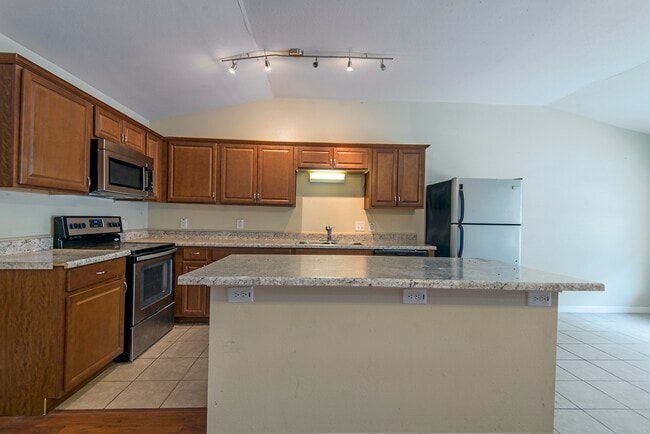 Building Photo - 5031 Pine Ave