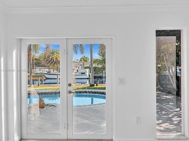 Building Photo - 4416 SW 35th Ave