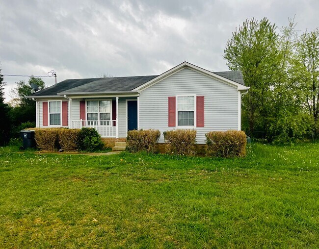 Primary Photo - Adorable Oak Grove Home