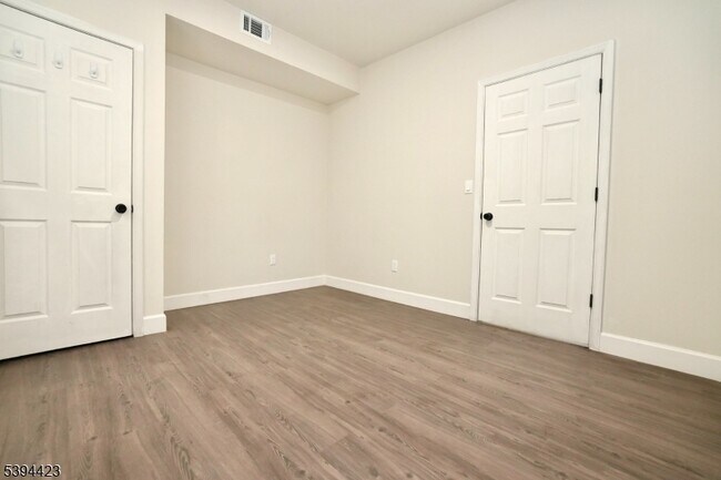 Building Photo - 282 Woodside Ave