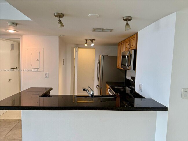 Building Photo - 770 Claughton Island Dr