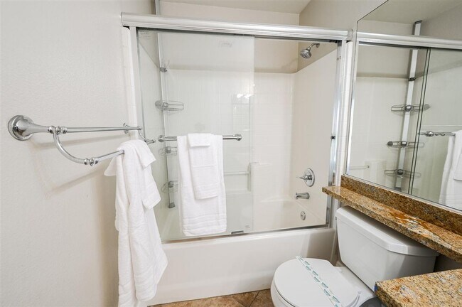Building Photo - Fully Furnished - Turn Key - Short Term 31days+ - Sleeps up to 7