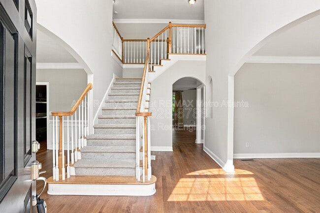 Building Photo - 6725 Ridgefield Dr