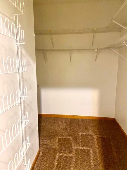 Building Photo - 513 10th Ct S